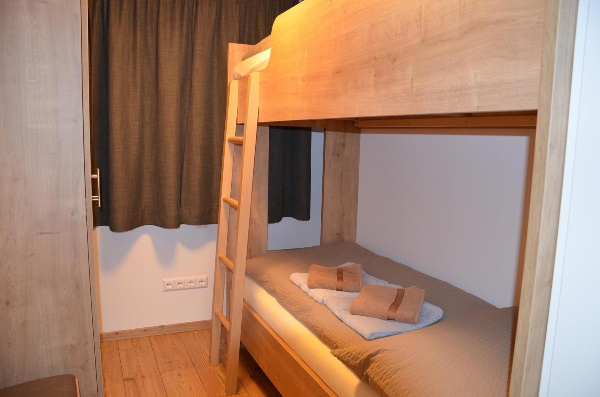 Haus Van Der Leij Apartment